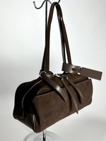 Женская замшевая сумка-багет коричневого цвета