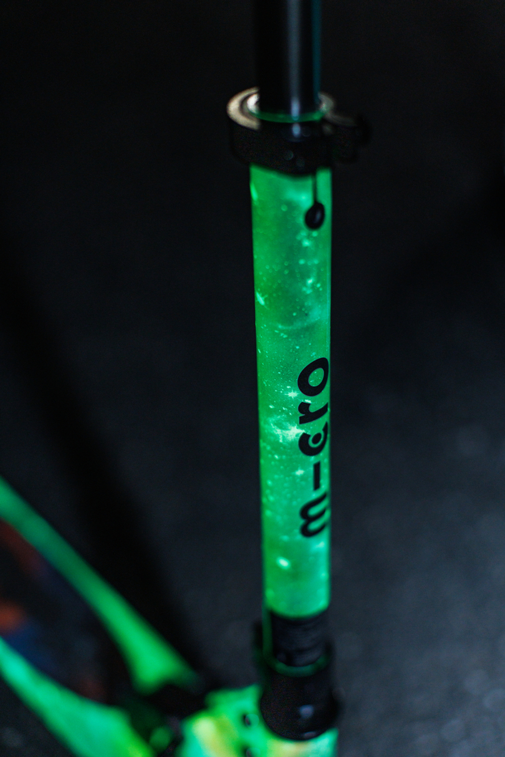 Самокат Micro Sprite Glow (светится в темноте) LED, Art Млечный путь