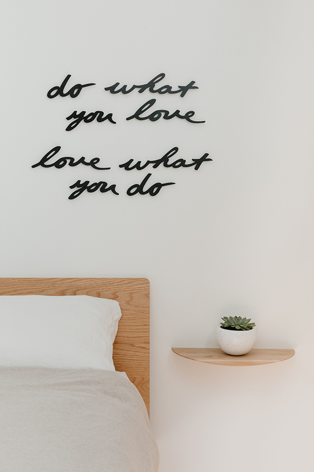 Надпись декоративная Do what you love настенная черная, Umbra
