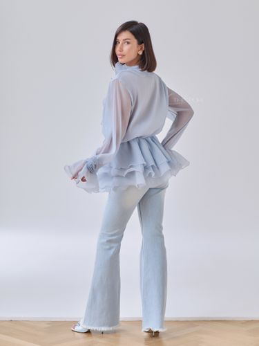 Голубое шифоновое платье-блузка с брошами