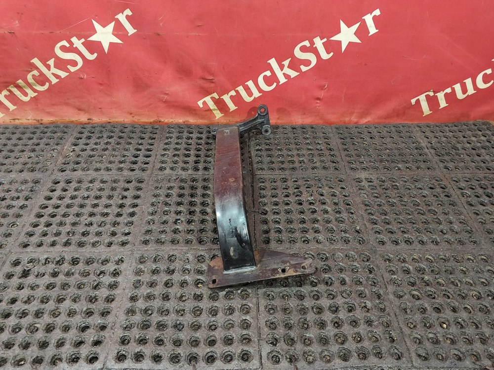 Кронштейн переднего бампера правый