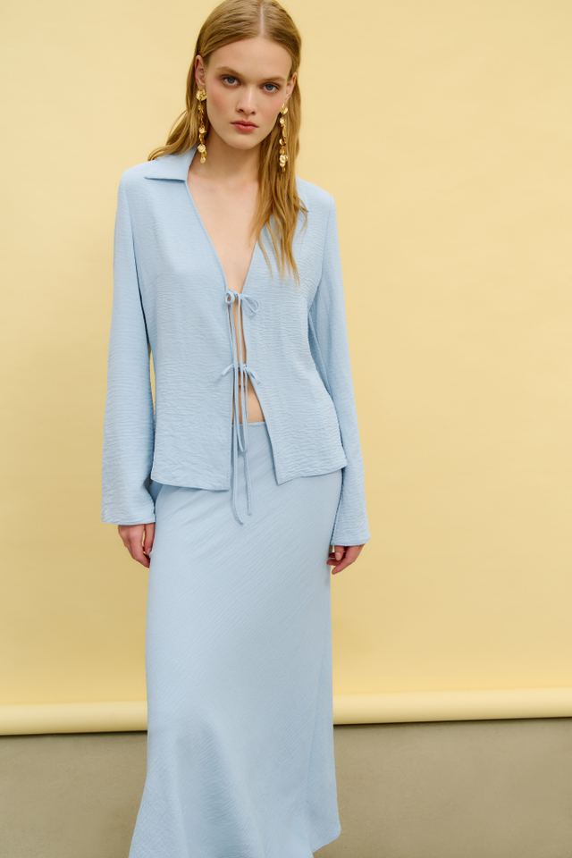 Блузка из фактурного хлопка с завязками