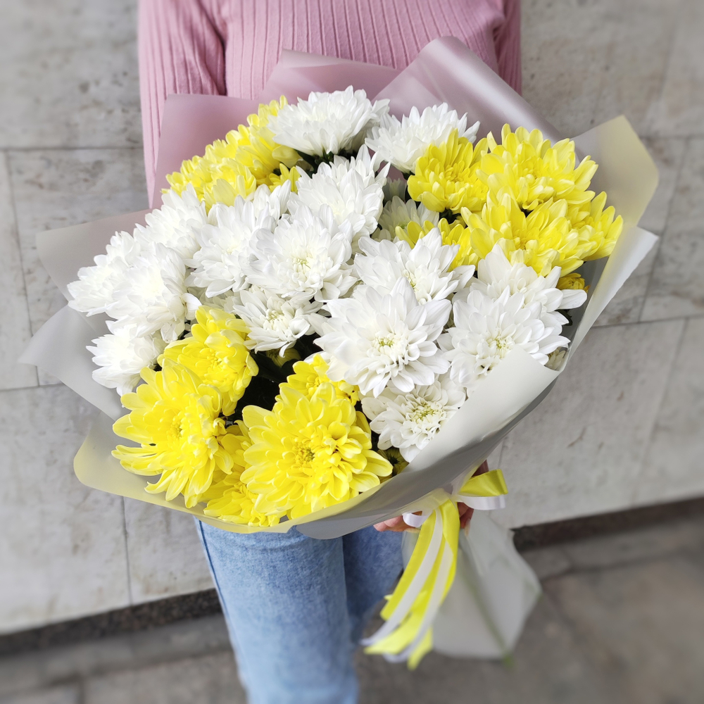 Букет из 7 кустовых хризантем сорта "BALTICA WHITE" и "BALTICA YELLOW"