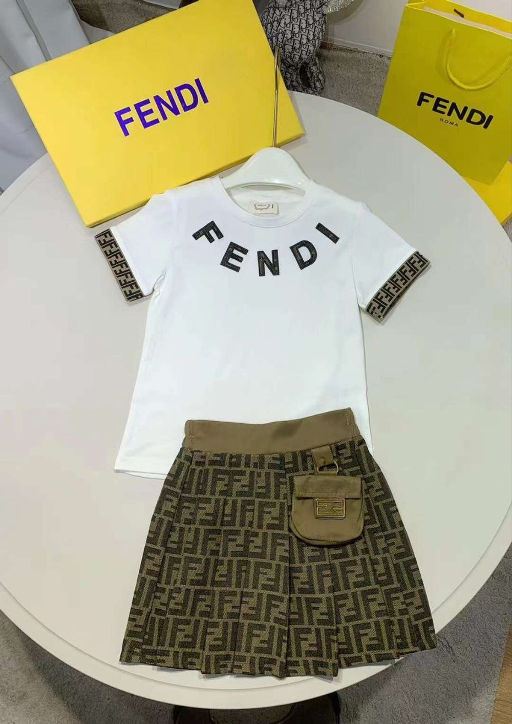 Футболка и юбка Fendi для девочки