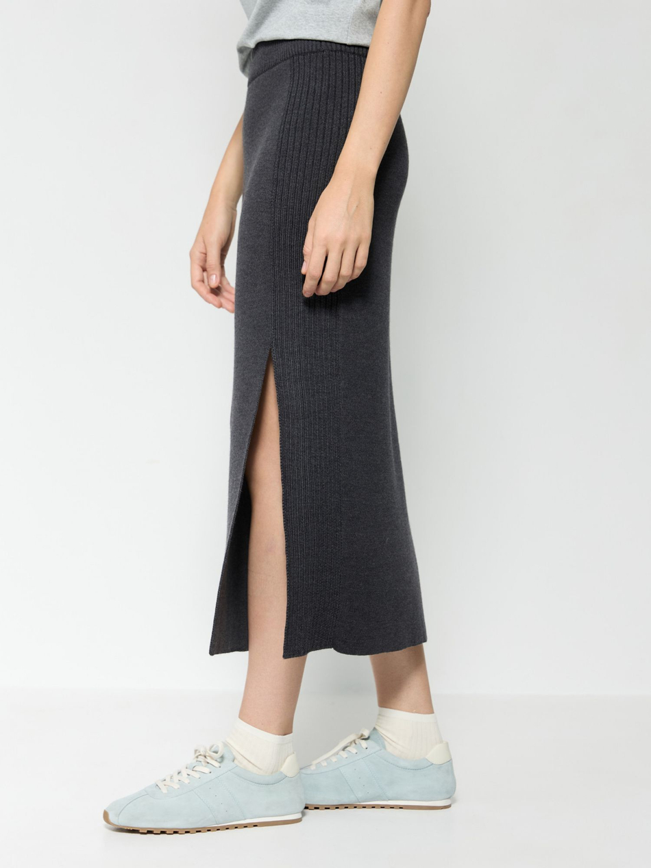 Юбка из мериноса с разрезами
