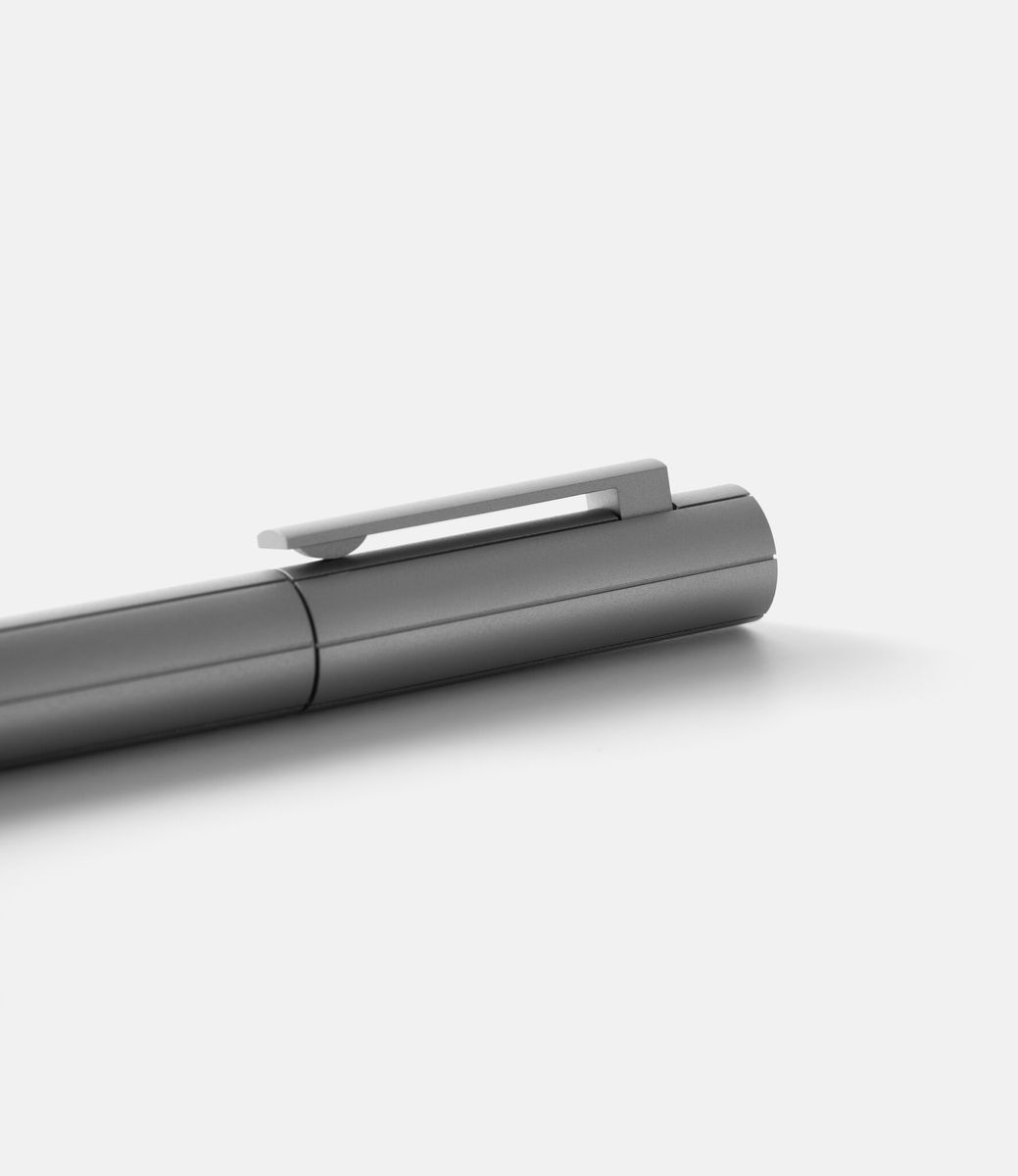 22 studio Seam Ballpoint Pen Anodized Grey — ручка из алюминия