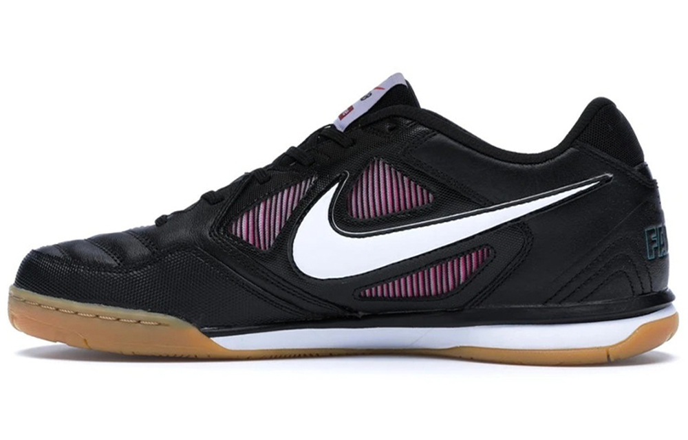 Supreme X Nike Sb Gato Hyper Sneakers