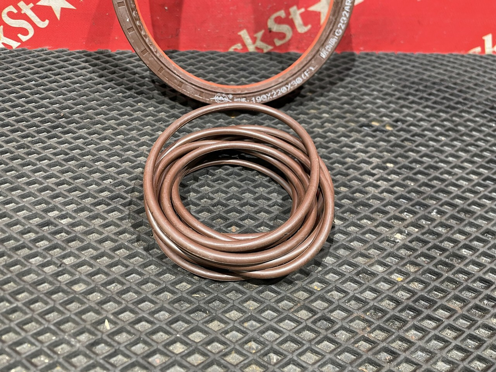 Сальник задней ступицы