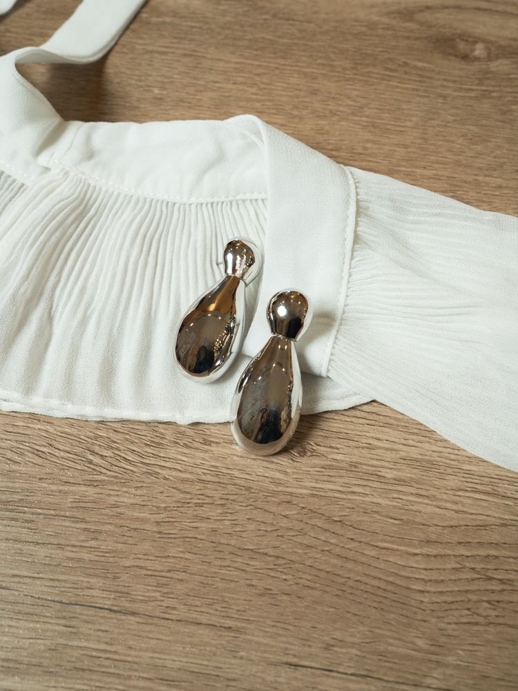 серебристый