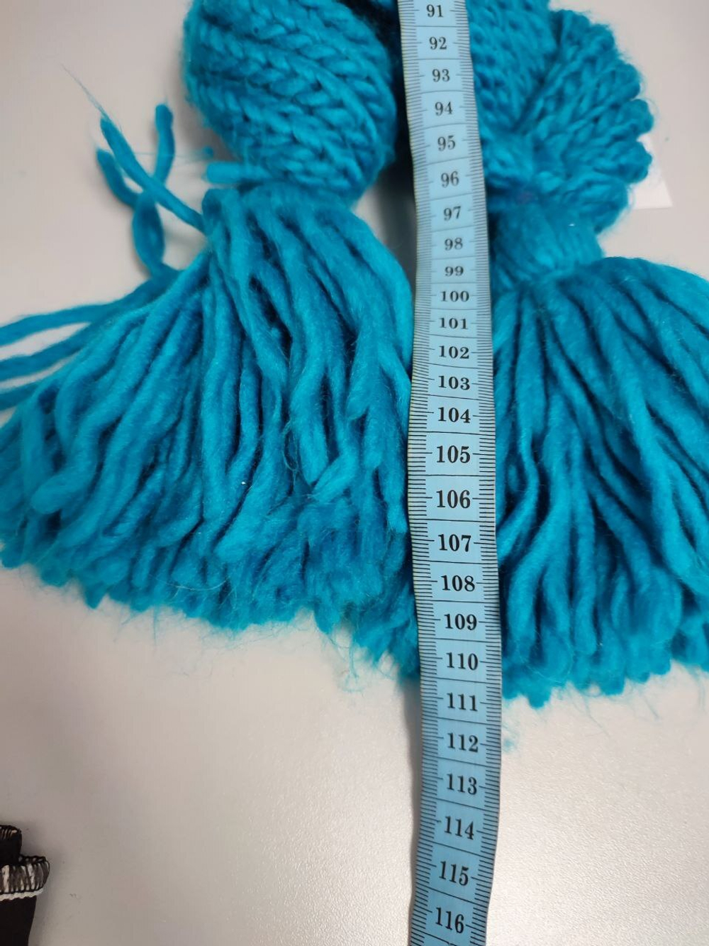 Шарф  с кисточками