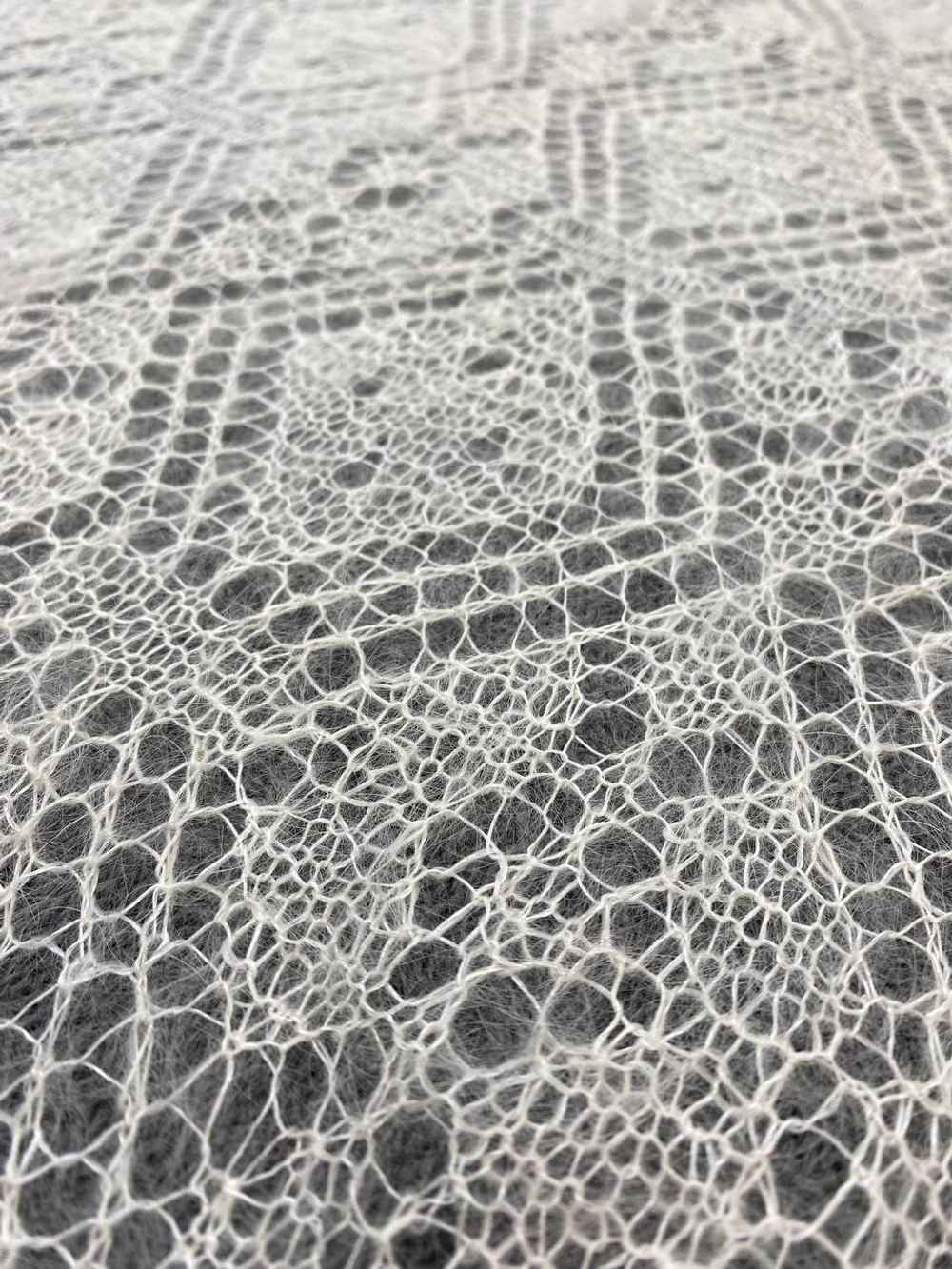 Пуховый палантин ажурный 150х60