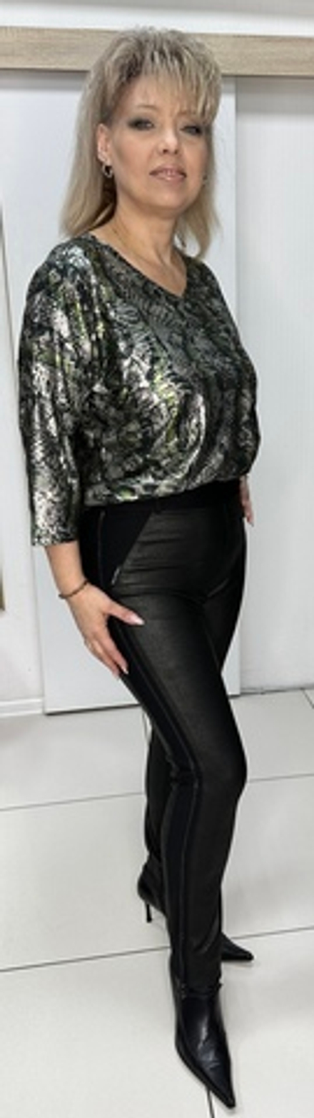 Черные брюки-лосины без застежки под рептилию