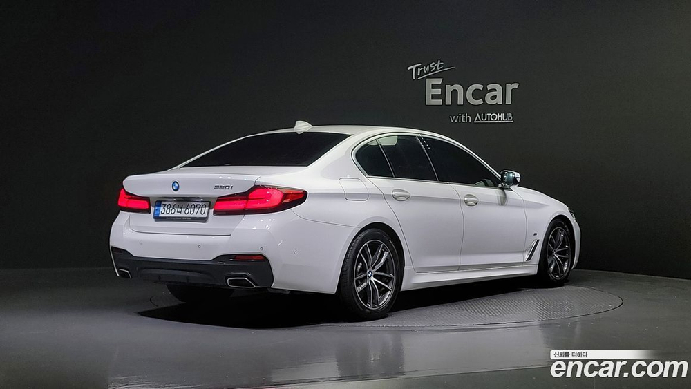 BMW 5 Series (G30) 520i M Sports (01.2021)