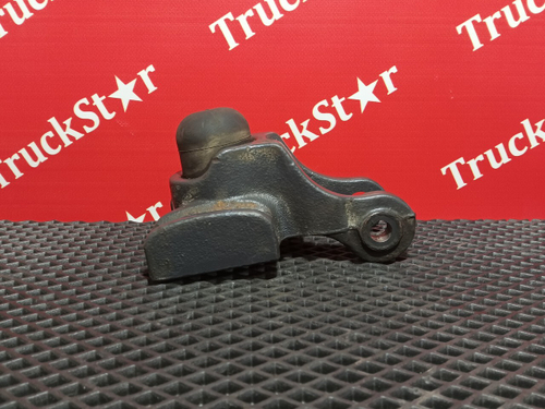 Кронштейн амортизатора переднего