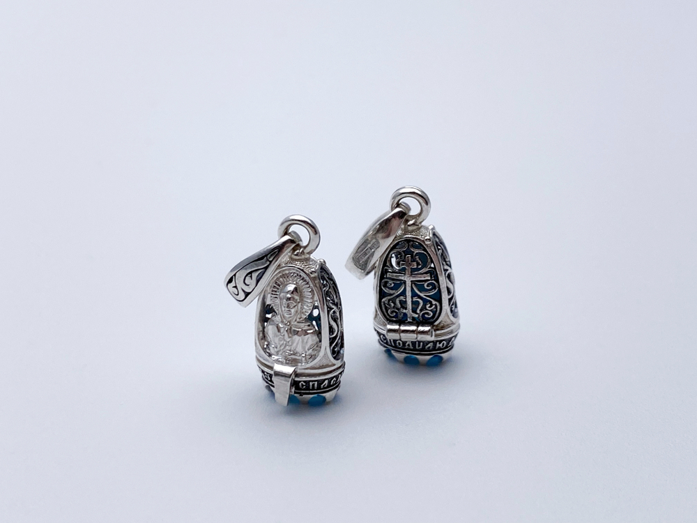 Ладанка из серебра/Чернение/С подвижным ухом/Со вставкой из красного фианита/Матрона