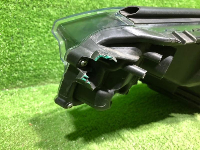 Фара правая Toyota C-HR (2016-2019) галоген