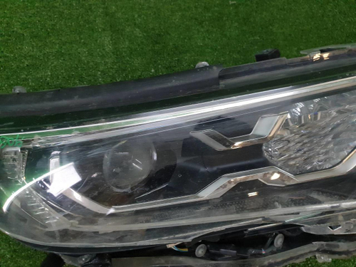 Битая Фара правая Toyota RAV4 5 XA50 (2018-н.в.) LED
