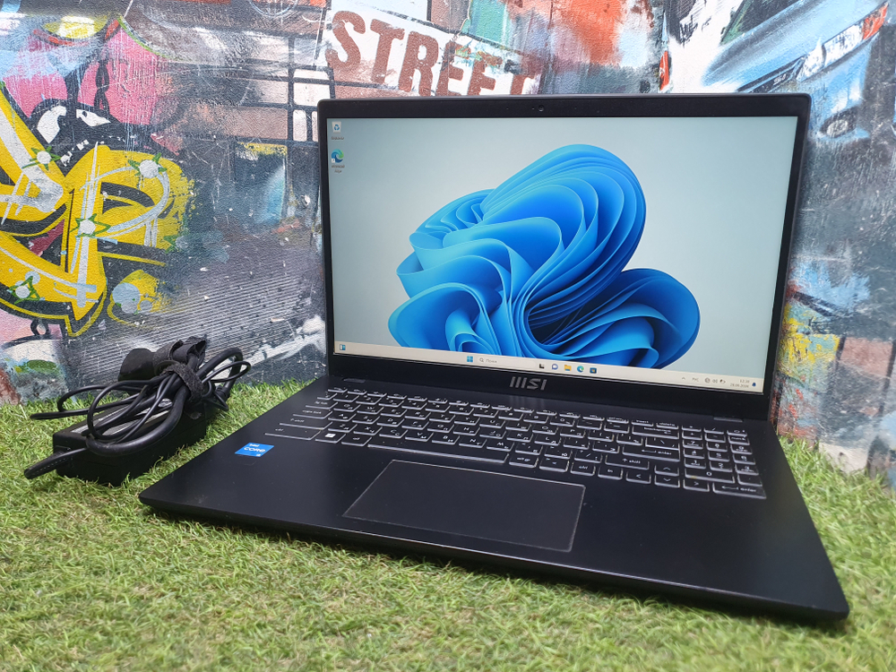 Ноутбук MSI i3-12/8Gb/FHD/Modern 15 B12M-211RU