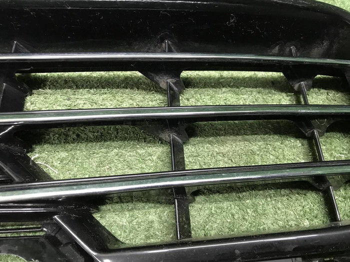 Решетка перед бампера VW Touareg 2 NF 14-18 R-Line