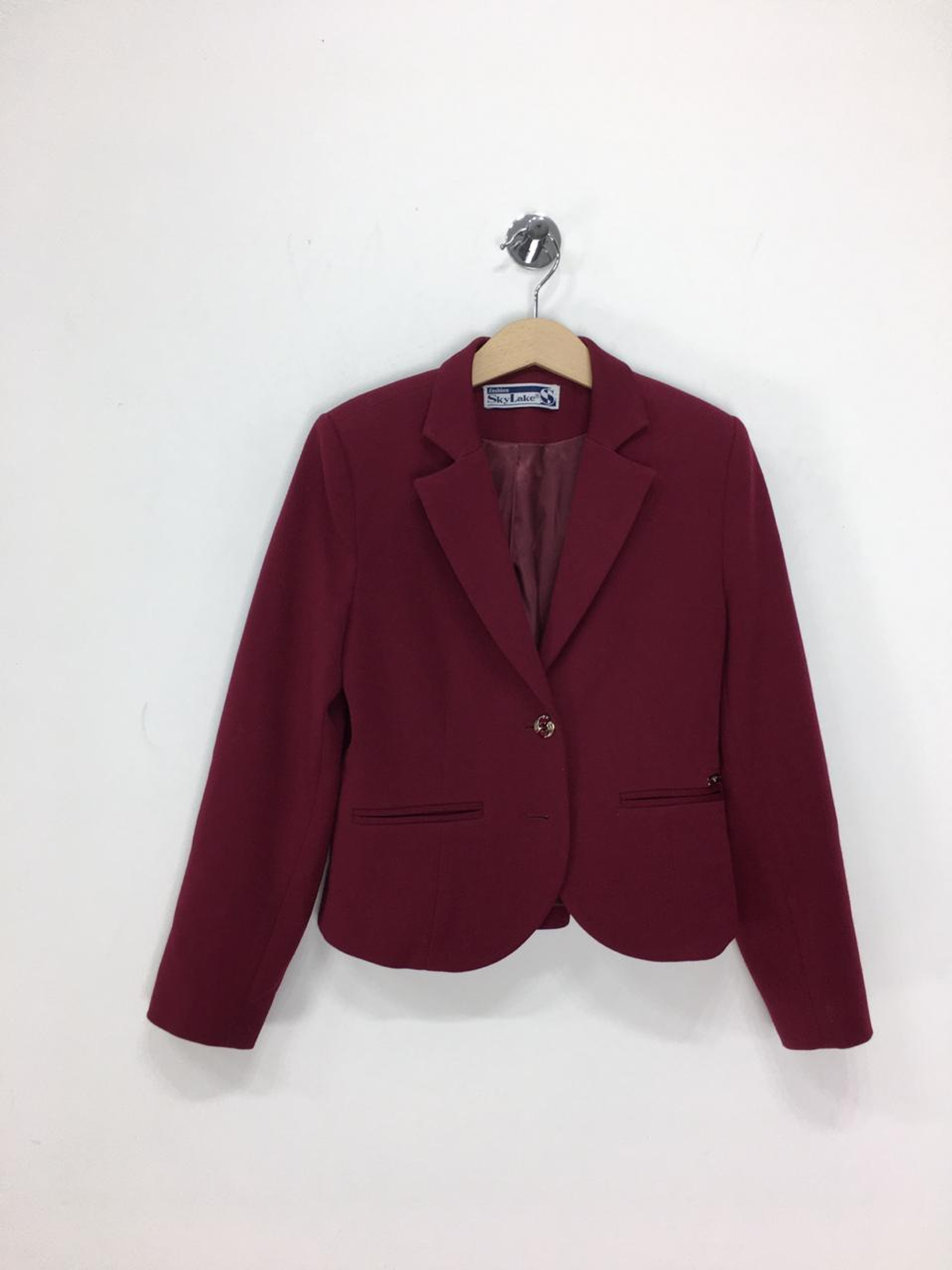 Бренды guess, hugo boss, benetton, springfield