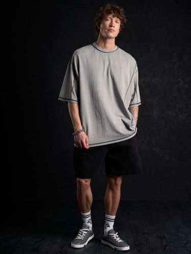 Серая оверсайз футболка с вывернутыми швами