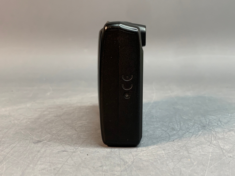 Canon PowerShot A1300 на белом фоне небольшое пятно