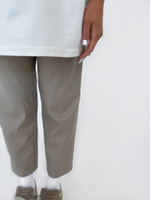 Брюки из эко-кожи бежевые