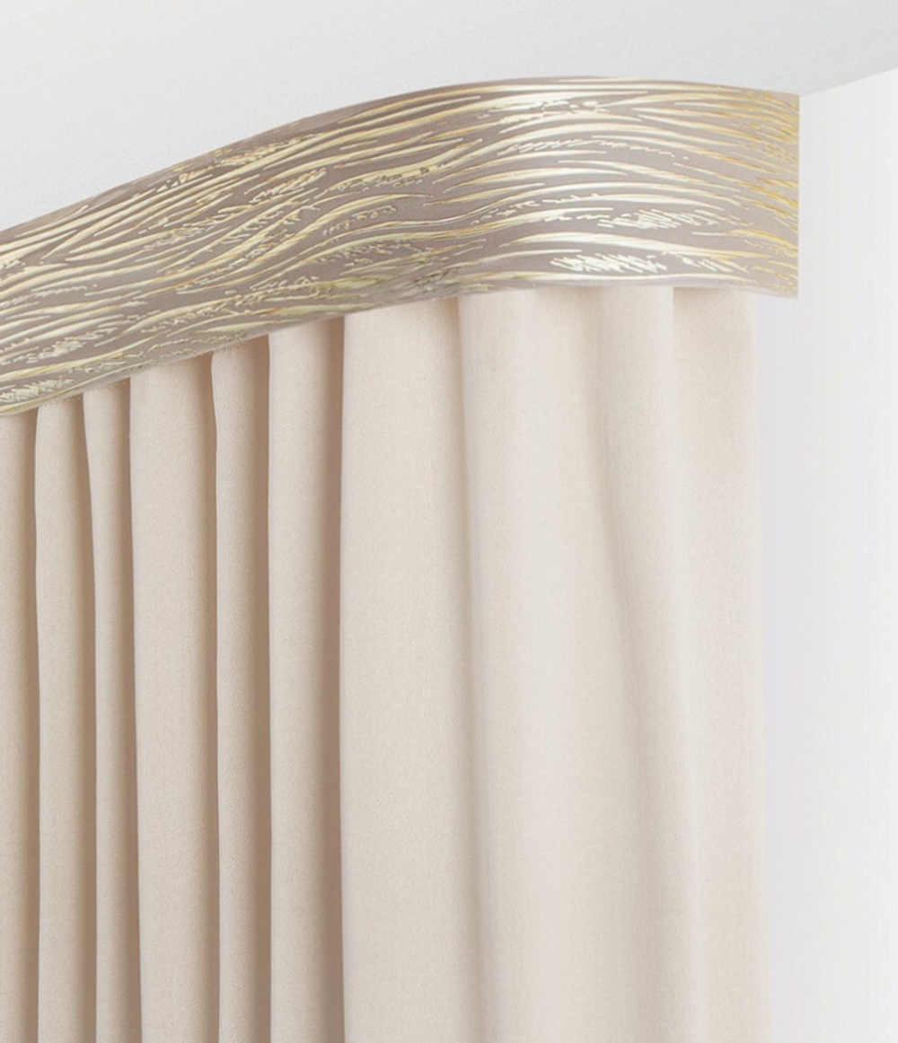 Пластиковый карниз с тиснением Legrand 3-х рядный Эдельвейс 3600 мм