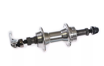 Втулка задняя под трещетку 5-7 скор, алюм., с эксцентриком, ось - cr-mo, 32 отв, серебристая.