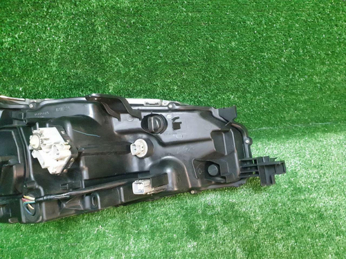Фара левая Toyota Fortuner II (2015-2020) LED