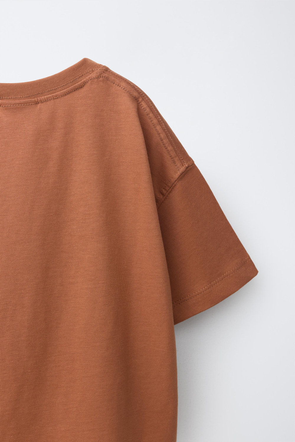 ZARA ФУТБОЛКА С ВЫШИВКОЙ, СВЕТЛО-КОРИЧНЕВЫЙ
