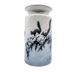 Фарфоровая ваза Скачущие белки. Porsgrund Porselænsfabrik Норвегия. ХХ век.