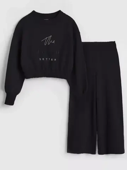 Черный костюм для девочки на осень