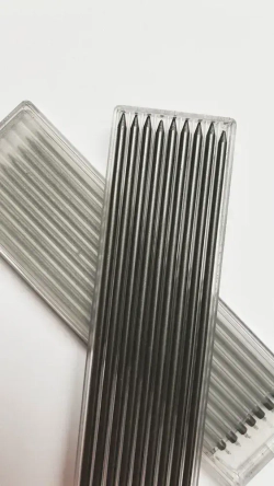 Грифель для строительного механического карандаша 2,8мм, твердость 2В. Набор сменных стержней-грифелей к механическим карандашам. В кейсе 9шт.