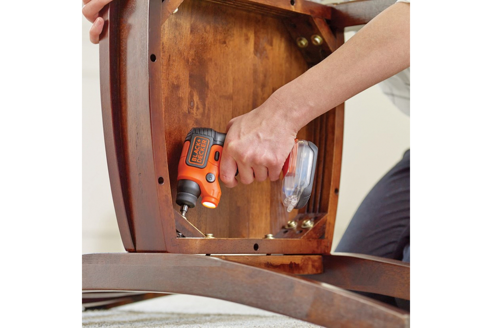 Аккумуляторная отвертка с контейнером BLACK+DECKER BDCSFS30C, 3.6В