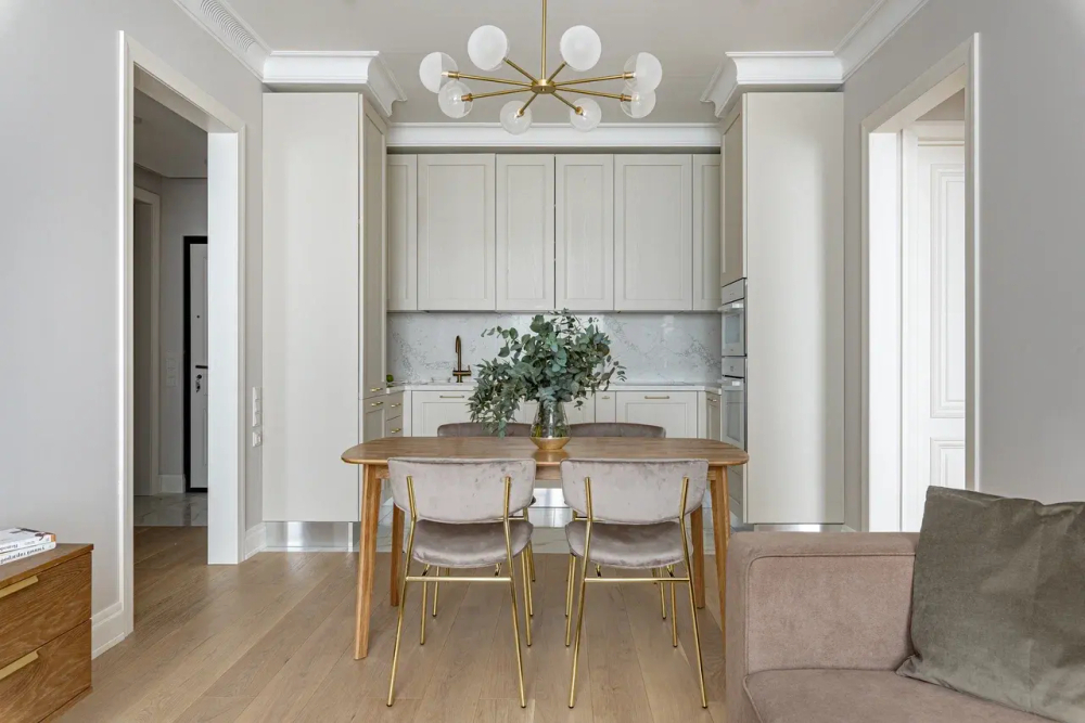 Угловая Кухня с Белыми Мраморными Столешницами