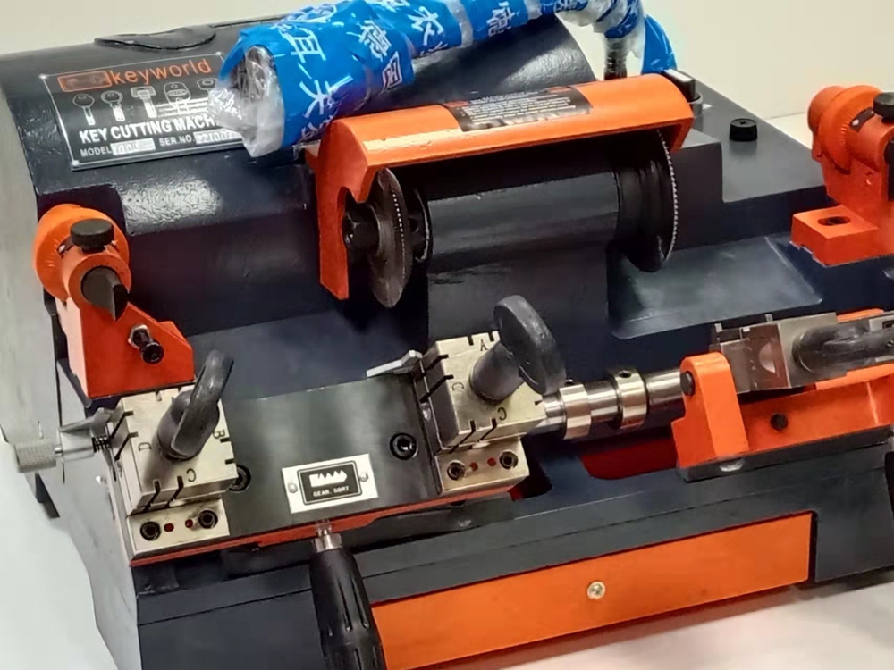 Cтанок Keyworld 100G Универсальный для изготовления ключей 14265