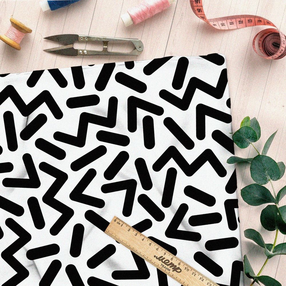 Ткань кулирная гладь крупные черные детальки