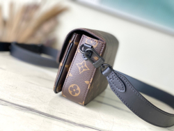 Louis Vuitton Montsouris Wearable Wallet