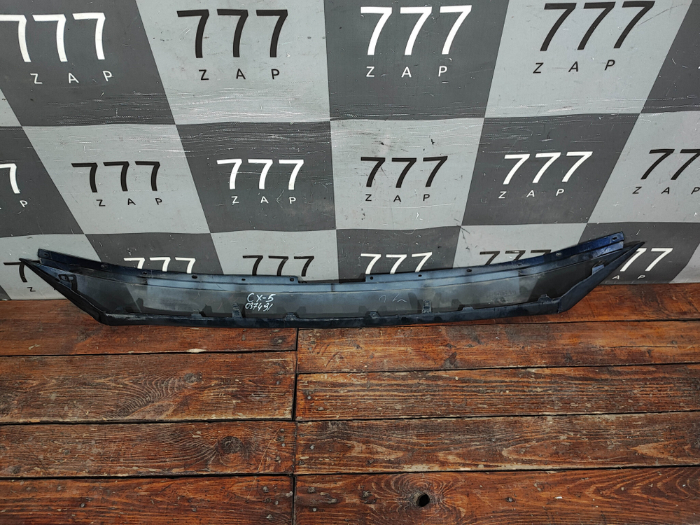 Накладка решетки радиатора Mazda CX-5 2 (KF) 17-нв Б/У Оригинал KB8A507E1