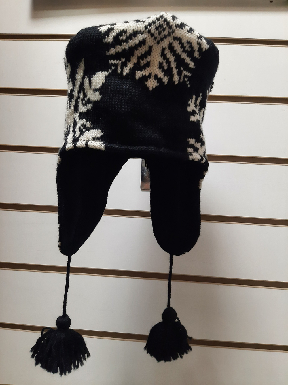Шапка Dale of Norway Snowflake Wool Hat, артикул 4058, цвет Черный (F)