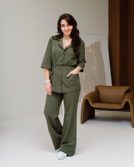 Костюм, цвет хаки , блуза и брюки клеш