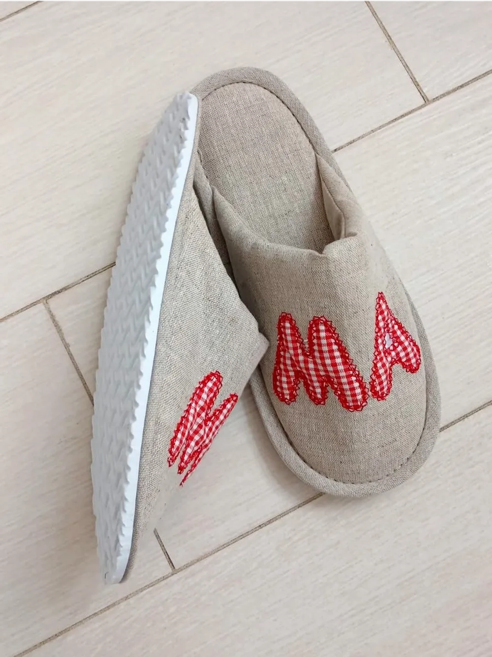 Льняные тапочки с аппликацией "Мама"