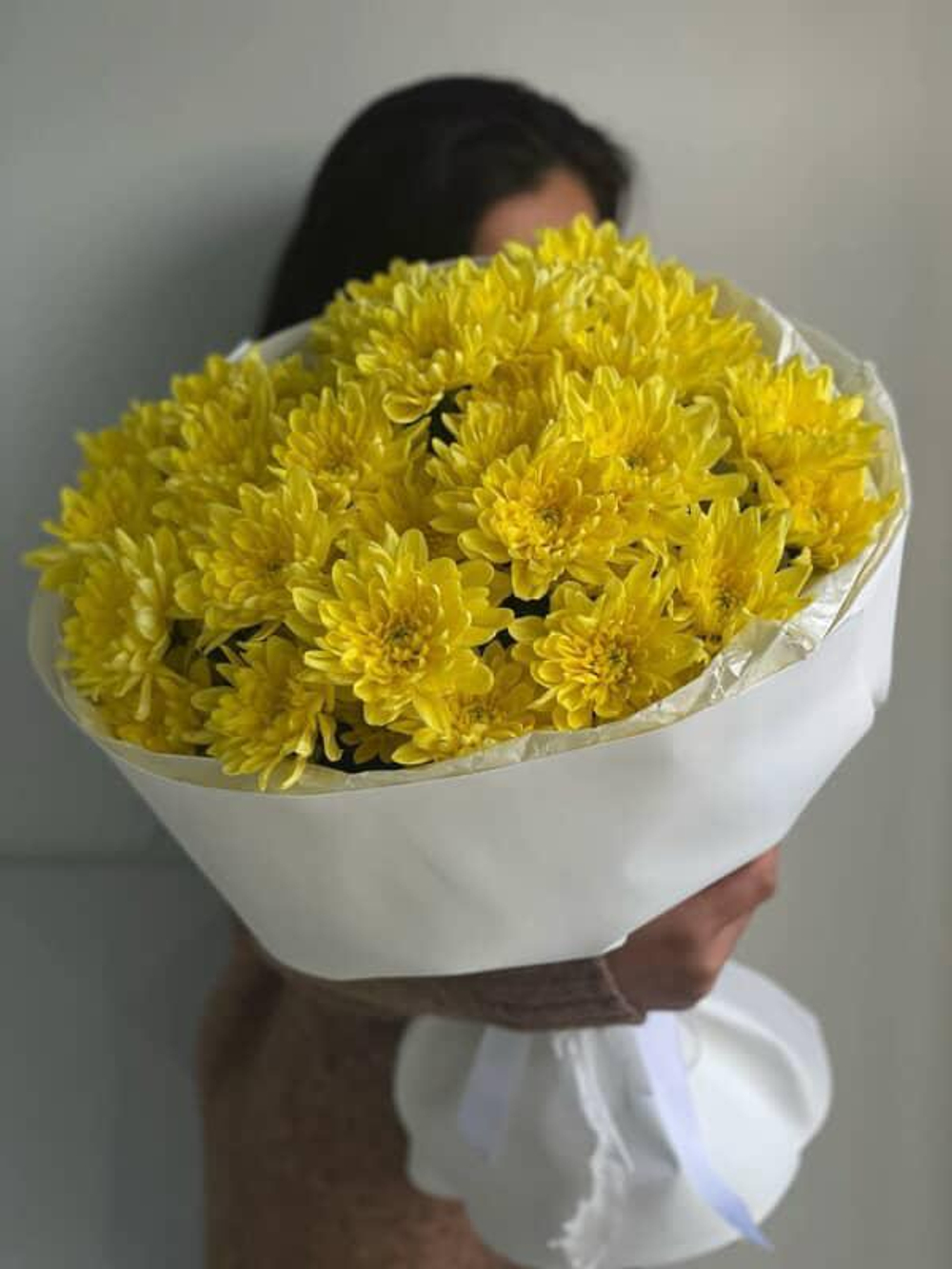 Жёлтые хризантемы,круглая упаковка