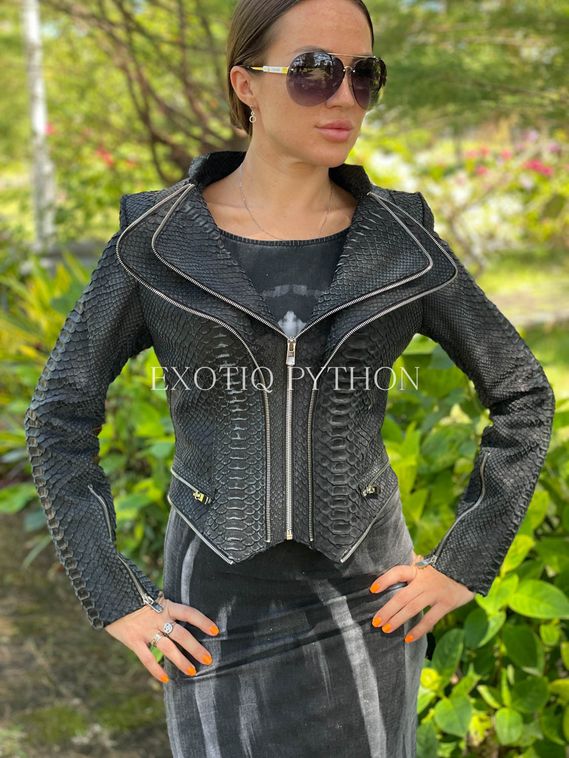 Женская куртка из кожи питона JT-111