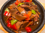 Язык говяжий на сковороде с овощами