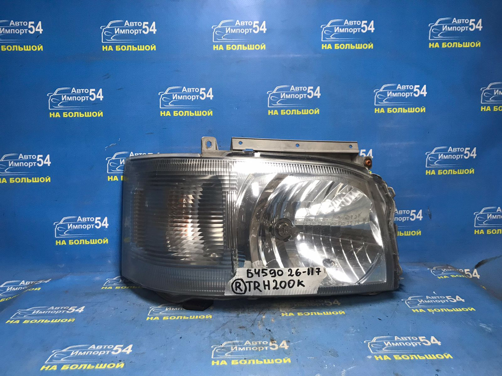 Фара передняя правая TOYOTA HIACE 2004-2007