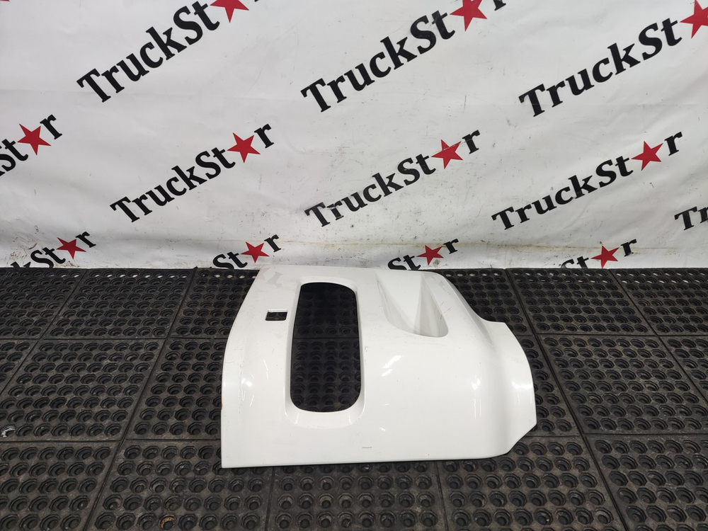 Облицовка фары левой