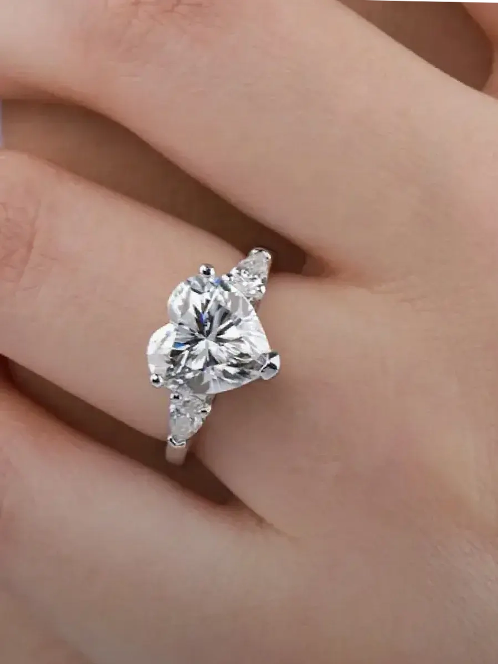 Муассанит "Сердце" 2 сt D/VVS1