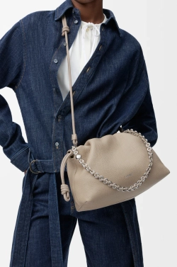 Loewe Сумка Flamenco среднего размера из зернистой телячьей кожи, цвет глины